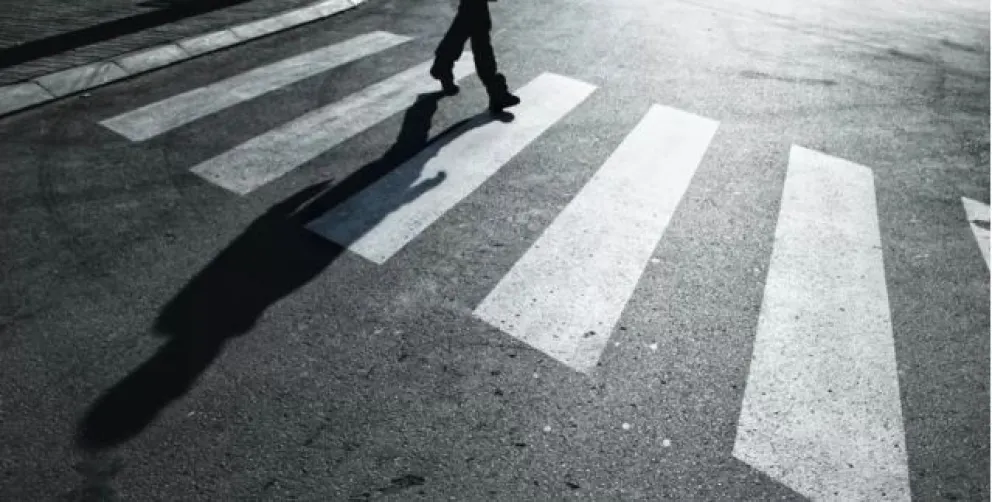 Tragedia: un joven estaba caminado cuando de repente tocó algo y mirá que ocurrió 
