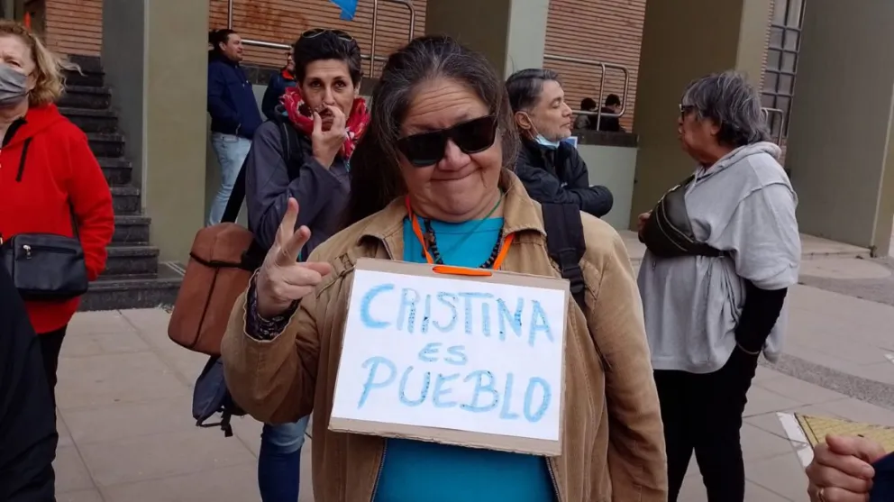Charla debate con "choripan" en apoyo a Cristina Fernández de Kirchner