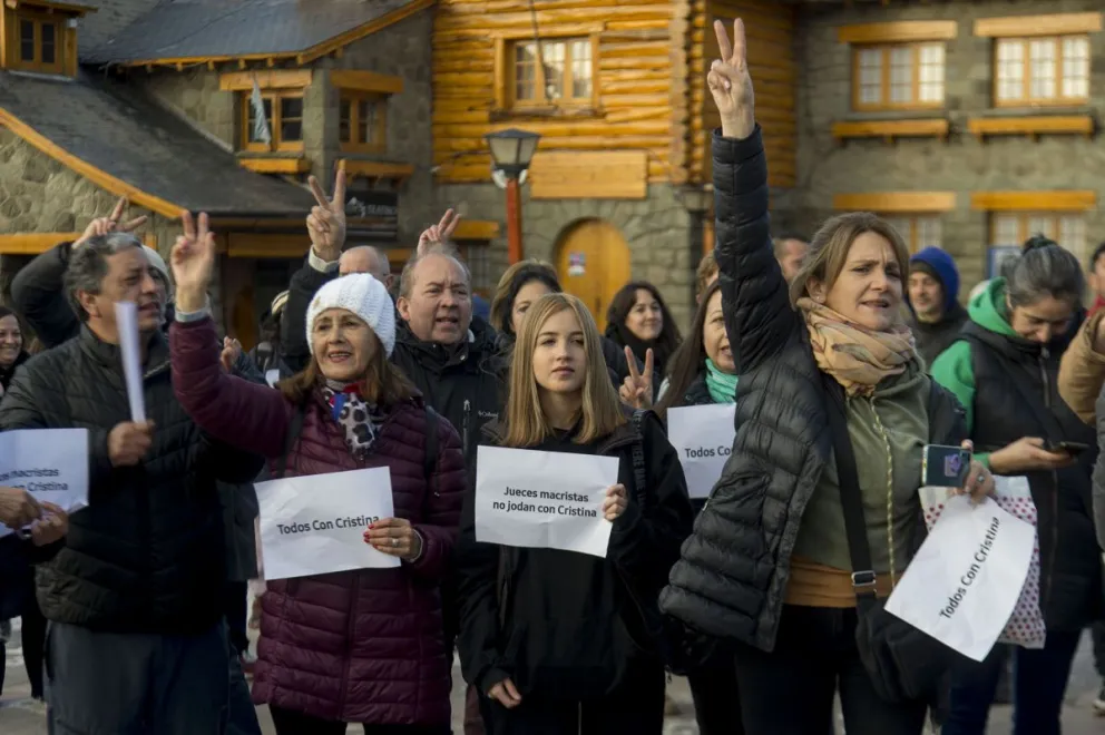 El Kirchnerismo barilochense se mostró unido en apoyo a la Vicepresidenta 