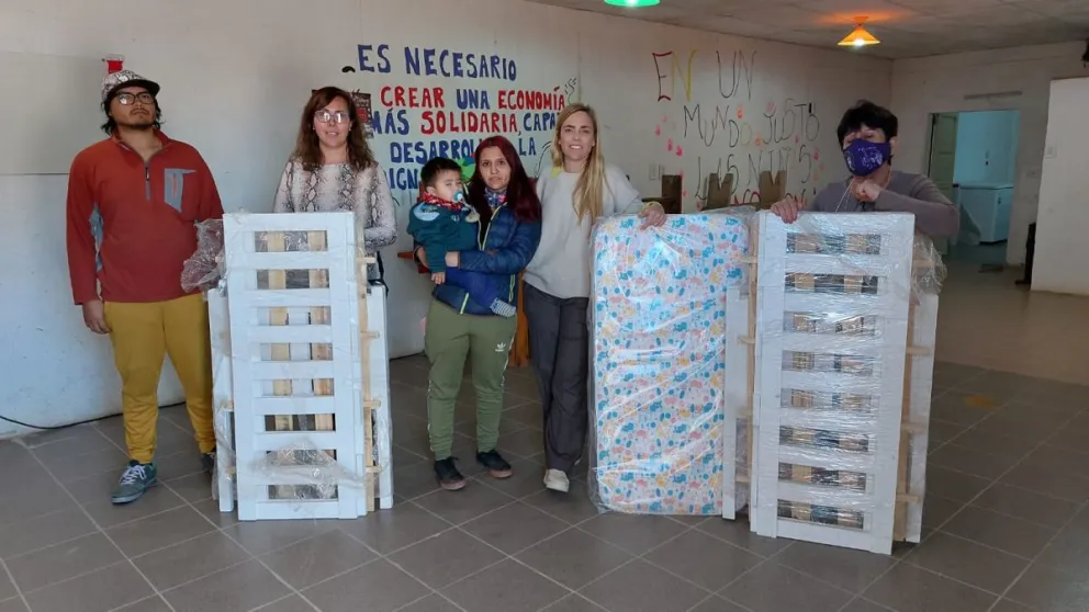 Un merendero del barrio Fiske Menuco recibió donaciones