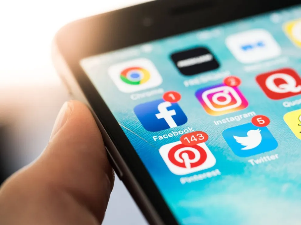 Afirman que el 32% de las notificaciones diarias que recibimos en el celular son negativas
