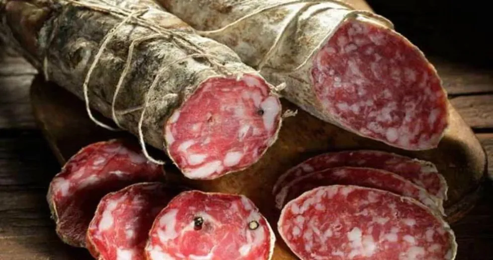 Asaltó un almacén y lo agarraron porque se quedó comiendo un salame