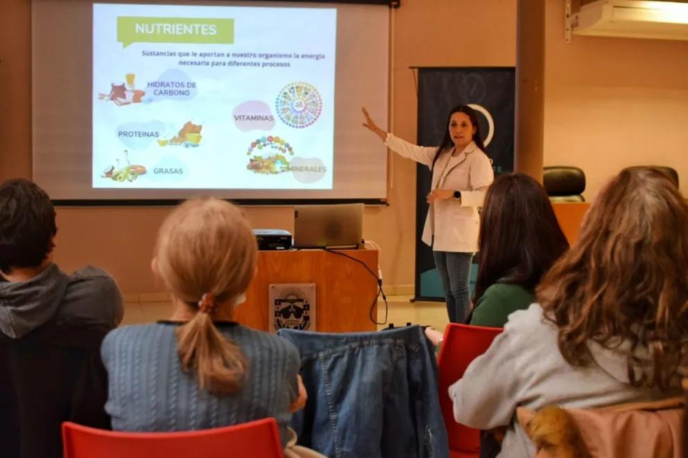 Brindaron una charla sobre hábitos saludables para Adultos Mayores en el Deliberante