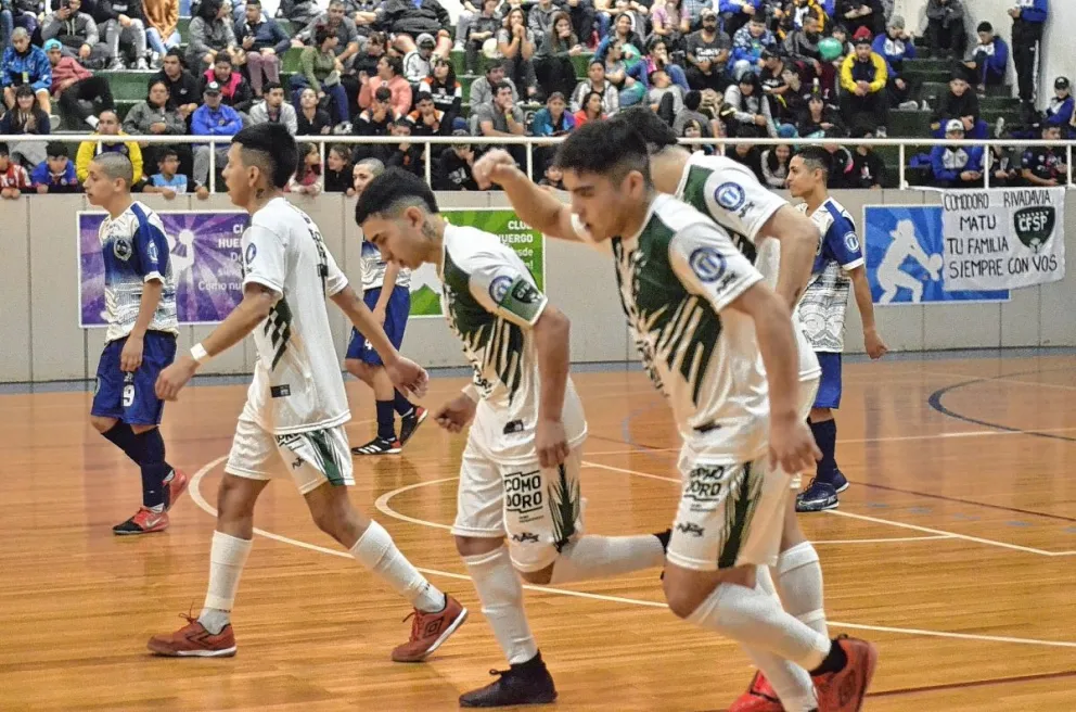 Nueva goleada de Comodoro que enfrenta esta noche a Tucumán en cuartos