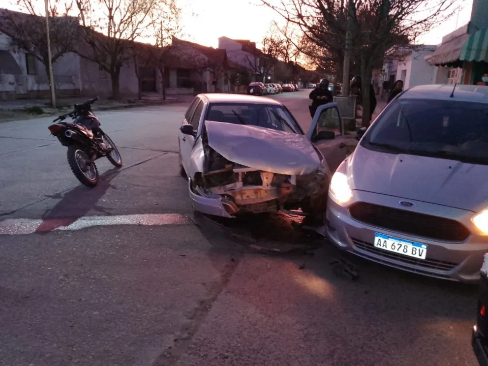 Dos personas heridas luego de un choque en pleno centro