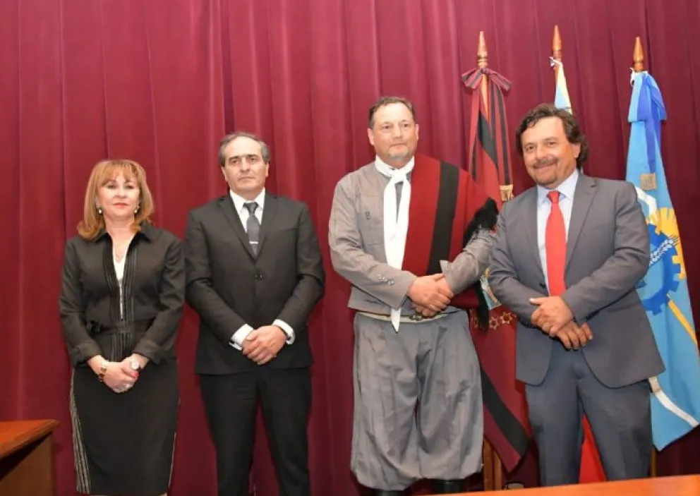 Gustavo Sáenz estuvo presente en el juramento de Martín Diez Villa