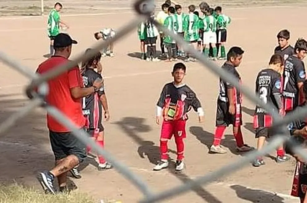 Sin piedad: pibes del barrio Lavalle se quedaron sin practicar fútbol porque robaron al Club La Armonía