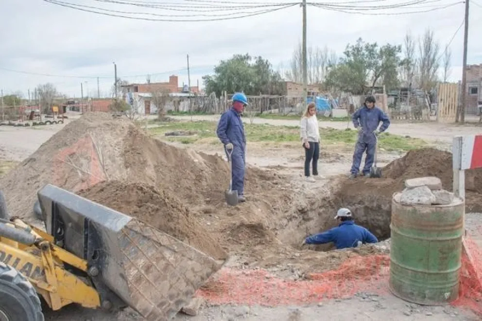 Comenzó la obra de red cloacal del barrio Fiske Menuco: 419 familias se verán beneficiadas