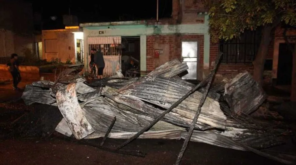 Horror: discutió con su expareja y le prendió fuego la casa 