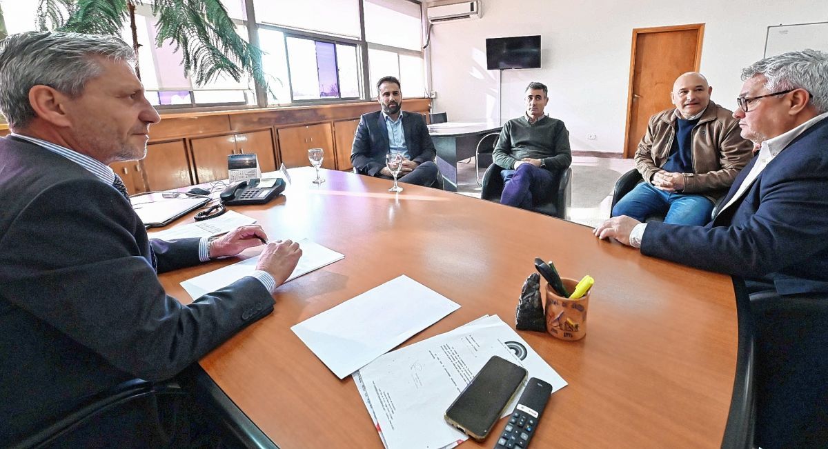 Arcioni recibió a productores cereceros con quienes evaluó la productividad exportadora