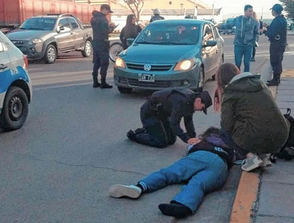 Atropellaron a una adolescente en la siempre peligrosa esquina de San Martín y Abásolo