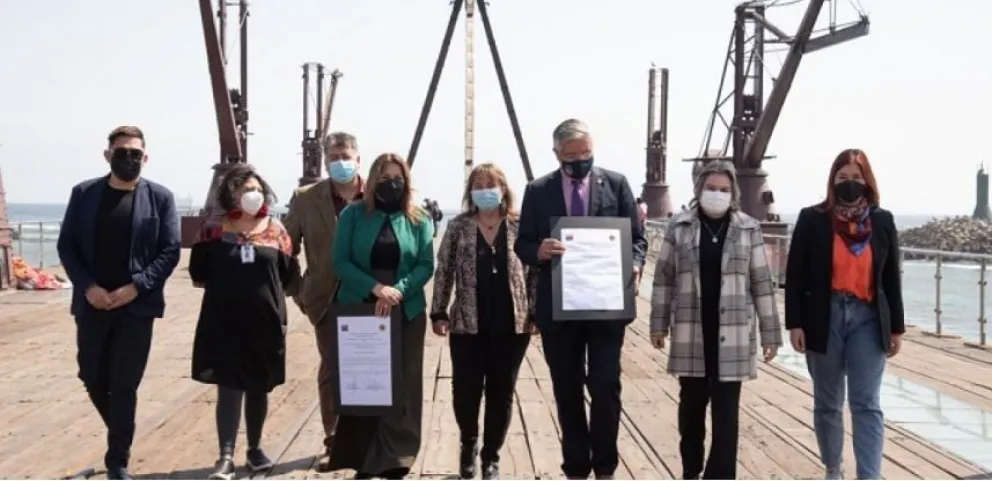 Renuncia ministra de Chile por contacto con líder radical mapuche