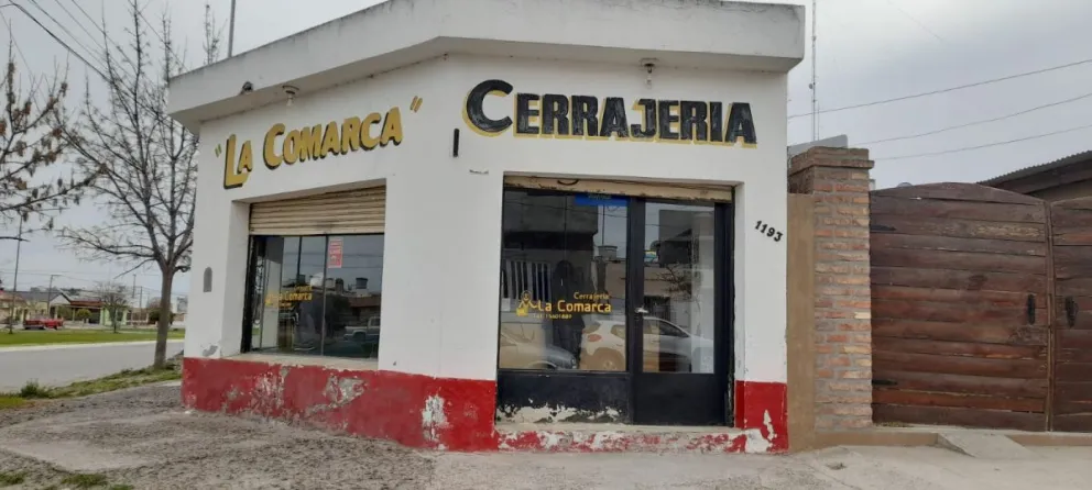 Denuncian que Kevin Parson robó a mano armada en una cerrajería de Viedma