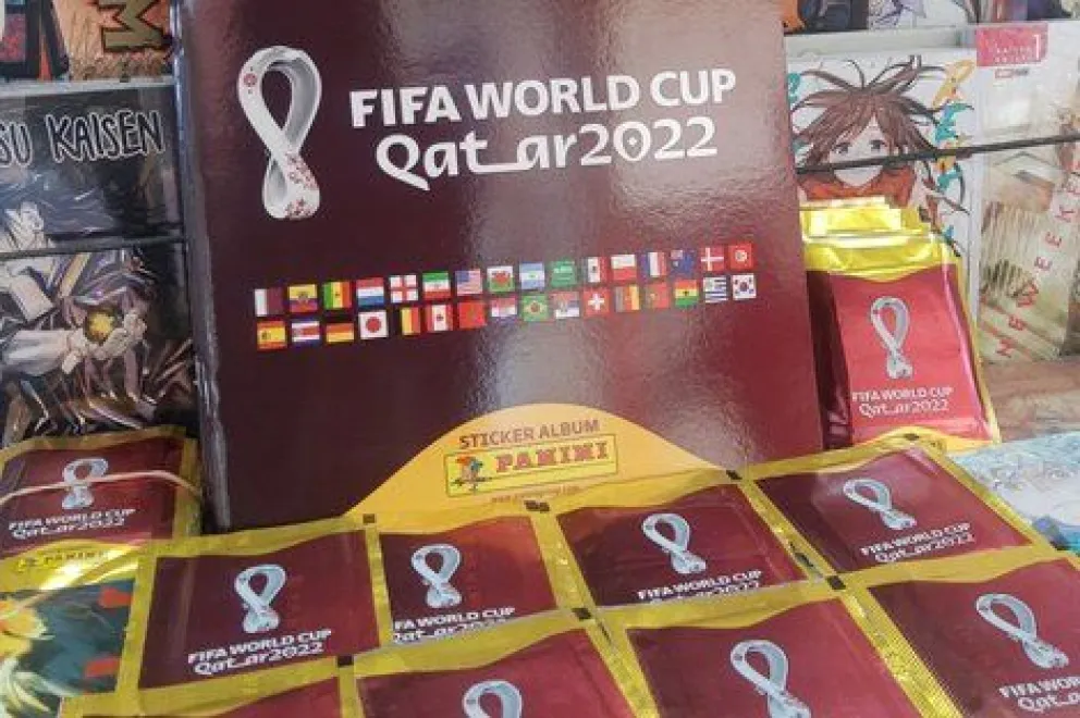 Álbum del Mundial: viedmenses madrugan y hace fila para conseguirlo
