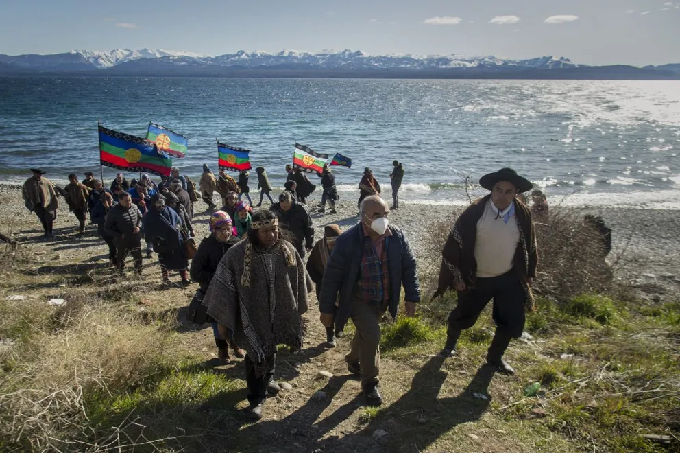 Pretenden quitar la bandera mapuche de los actos públicos 