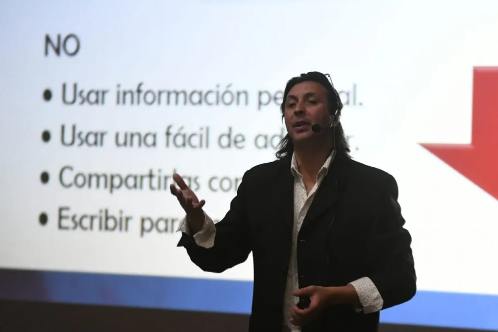 “Seguridad en Internet” continúa capacitando a estudiantes de Nivel Secundario de la provincia