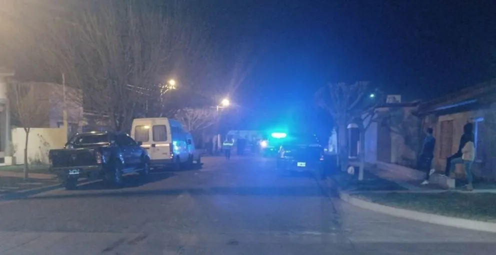 Raid delictivo en moto: golpearon a una mujer se llevaron 30 mil pesos y quisieron robarse un auto