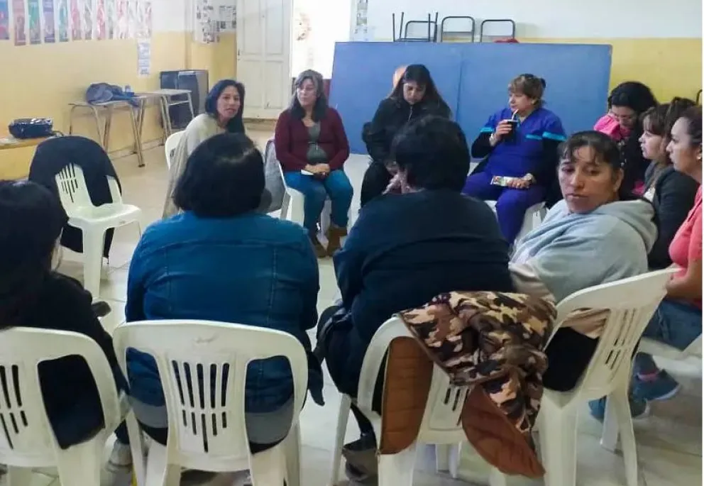 Enseñan a familias del Álvarez Guerrero sobre cómo defenderse en casos de violencia de género