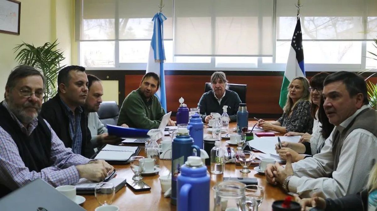 Tras la reunión por paritarias, Gobierno y docentes salieron al cruce