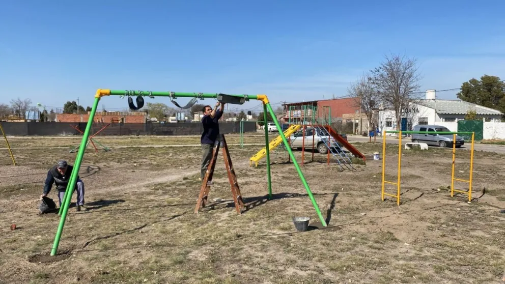 Como todos los años colocaron nuevos juegos recreativos en diferentes plazas de la ciudad