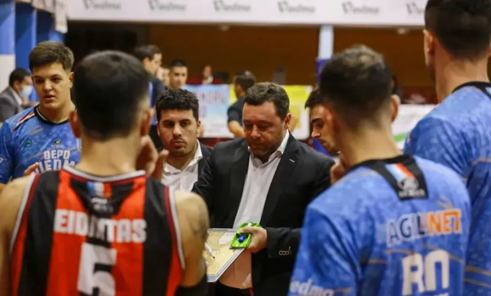 Guillermo Bogliacino renovó al mando de Deportivo Viedma