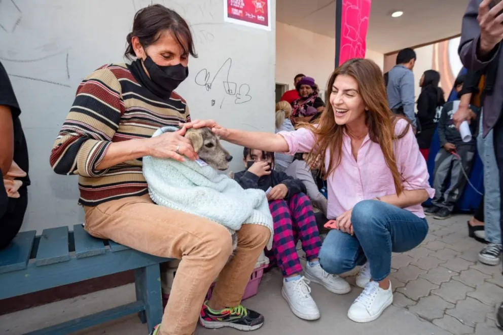 Bettina Romero acompañó un operativo por el 'bienestar animal'