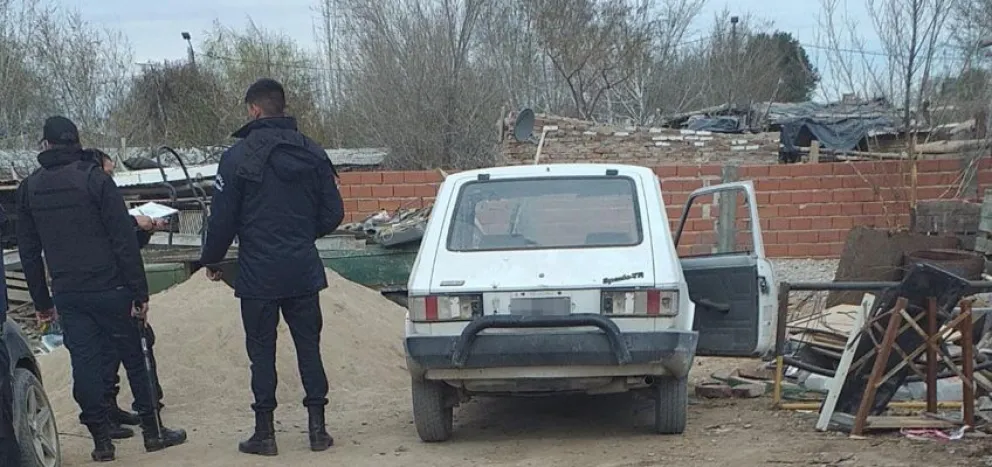 Iban a los tiros en un auto, intentaron darse a la fuga pero fueron atrapados