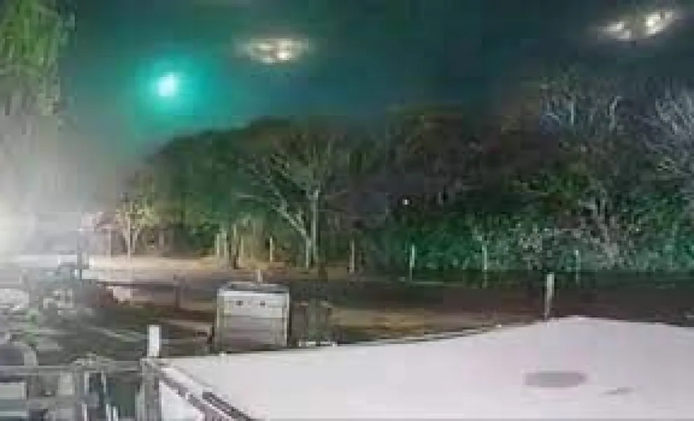 VIDEO: el momento en que el cielo de Córdoba se iluminó por un meteorito