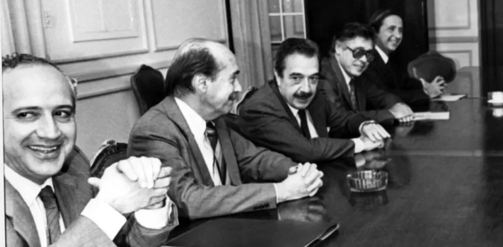 El día que Alfonsín y su par de Brasil soñaron en Viedma una moneda en común: los detalles de el ‘gaucho’