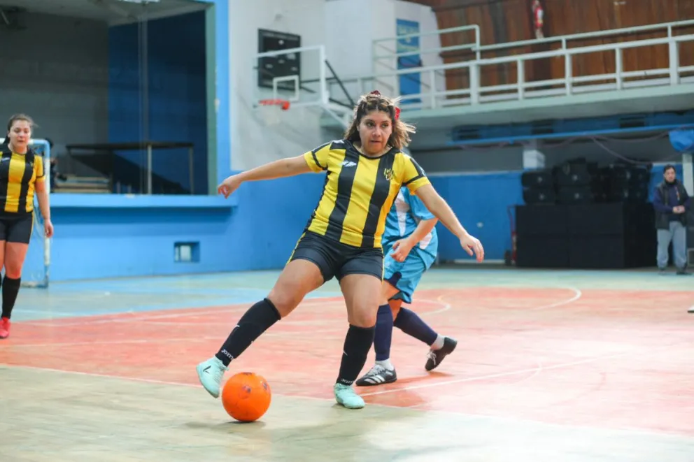 Las chicas del fútbol libre juegan semifinales