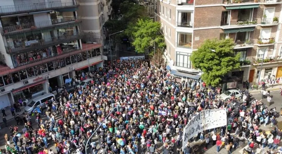  Militantes y referentes del FdT se congregaron en Recoleta en apoyo a Cristina