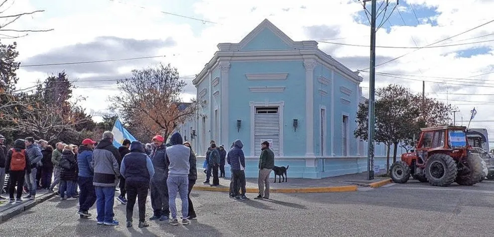 No recibieron a los chacareros que fueron a Rawson a exigirle al gobernador seguridad ante los robos que vienen sufriendo