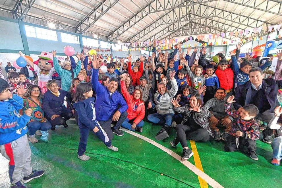 Mes de las Infancias: Arcioni entregó bicicletas y compartió una jornada de actividades