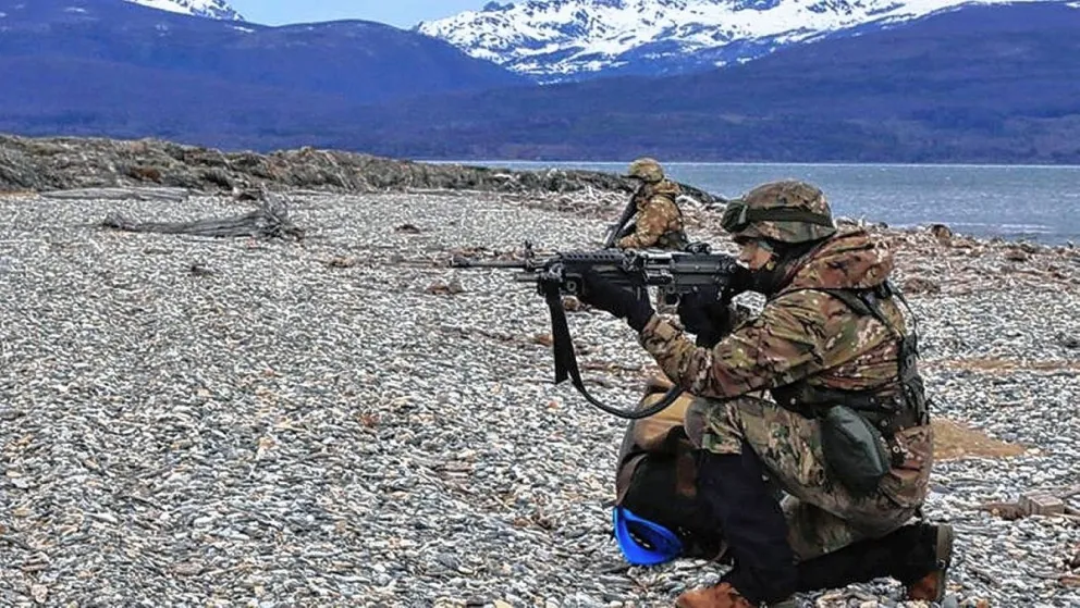 Amplias actividades operativas de la Armada en aguas del Canal de Beagle
