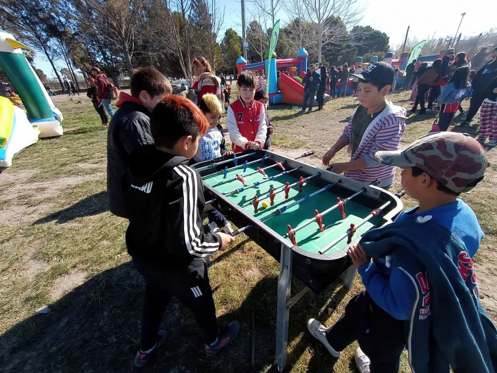 Durante el mes de las infancias, en los distintos barrios de Viedma organizan actividades deportivas, culturales y recreativas. Foto: Archivo de NoticiasNet. 