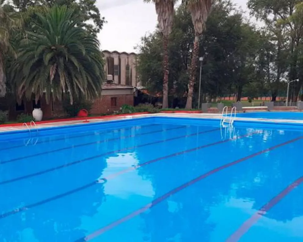 Tragedia en Córdoba: un nene de 3 años murió ahogado en la pileta de un club durante un cumpleaños