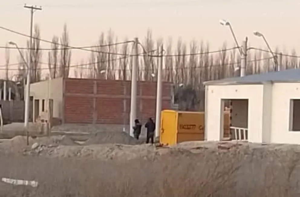 Jóvenes ingresaron a robar una construcción y agredieron a los vecinos
