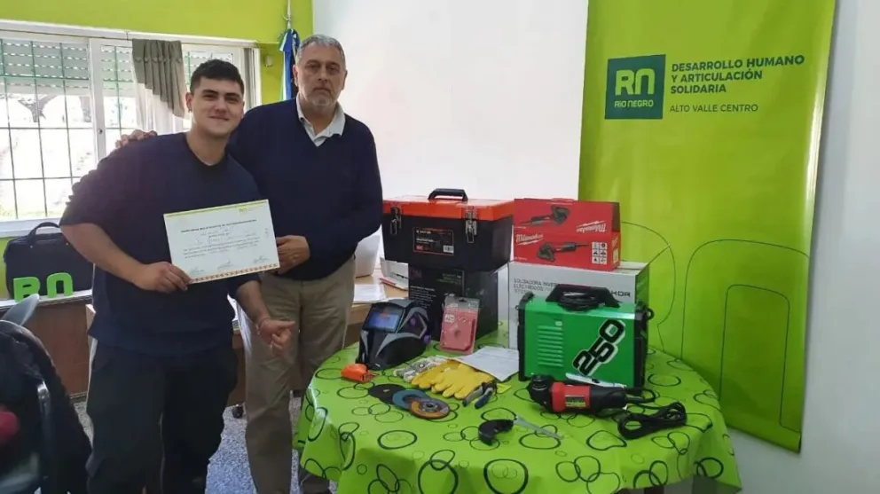 Tiene 18 años, apostó a un proyecto de metalurgia y lo ayudaron con el financiamiento para seguir adelante