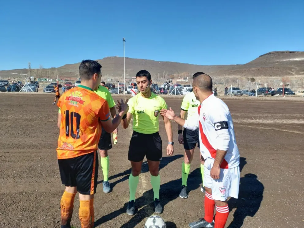 En Jacobacci, Puerto Moreno igualó con Huahuel Niyeo. Los dos quedaron eliminados. Foto: Fútbol Andino.