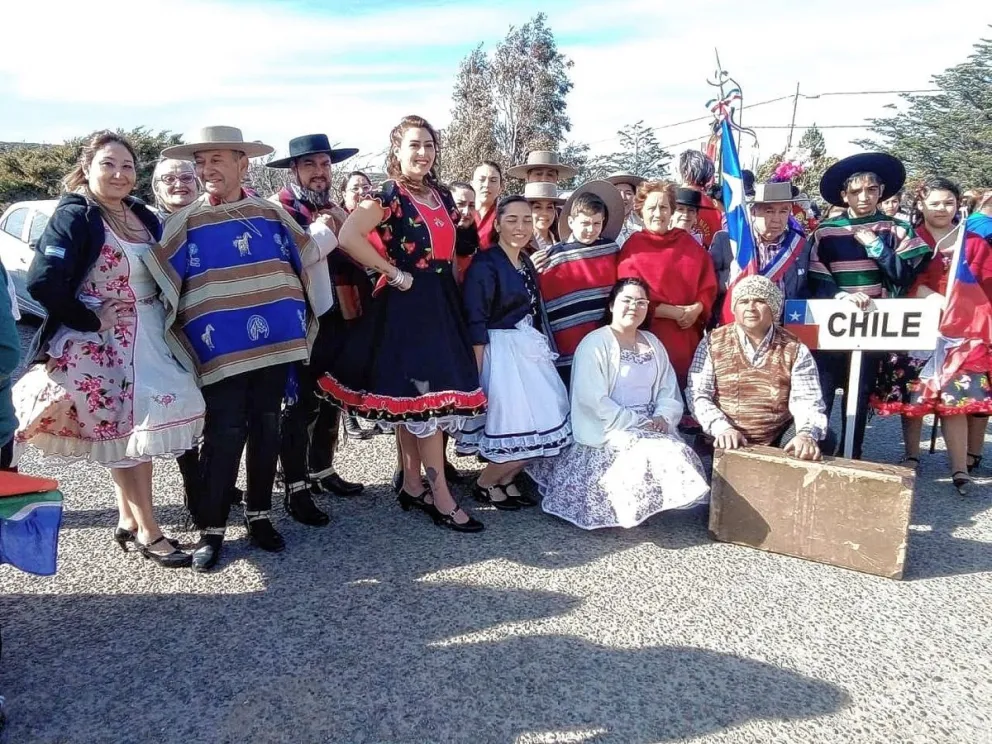 Gran convocatoria en el desfile Día del Inmigrante Pionero Patagónico en Diadema