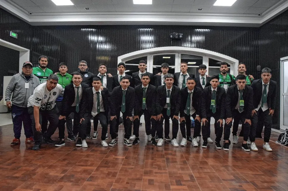 Marcelo Ramos, DT del Comodoro campeón: “Los trofeos solo sirven para juntar tierra”