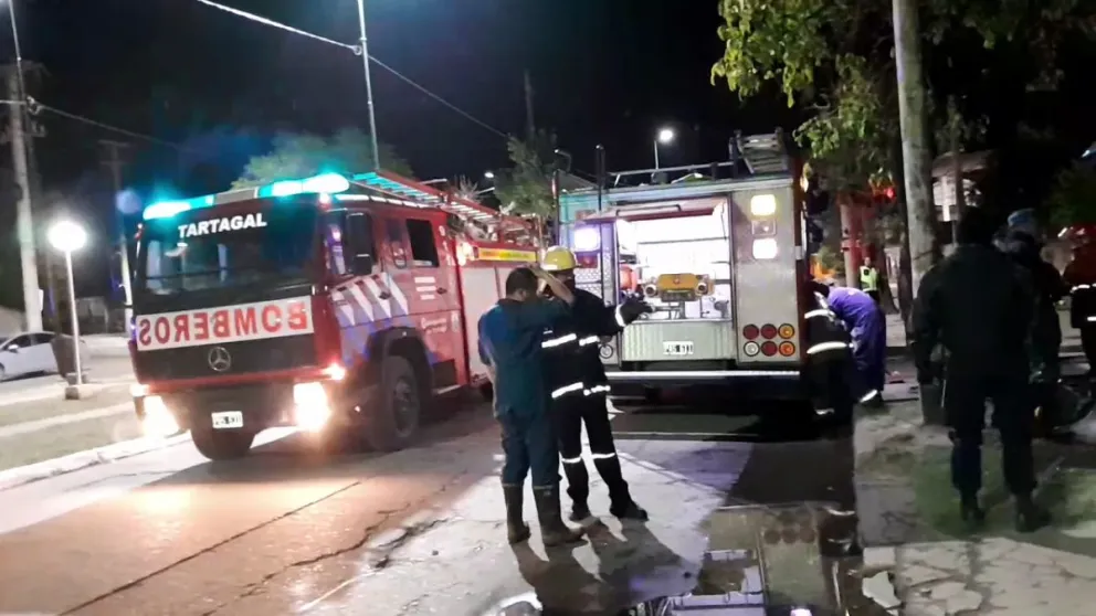 Voraz incendio: mujer embarazada debió huir de entre las llamas