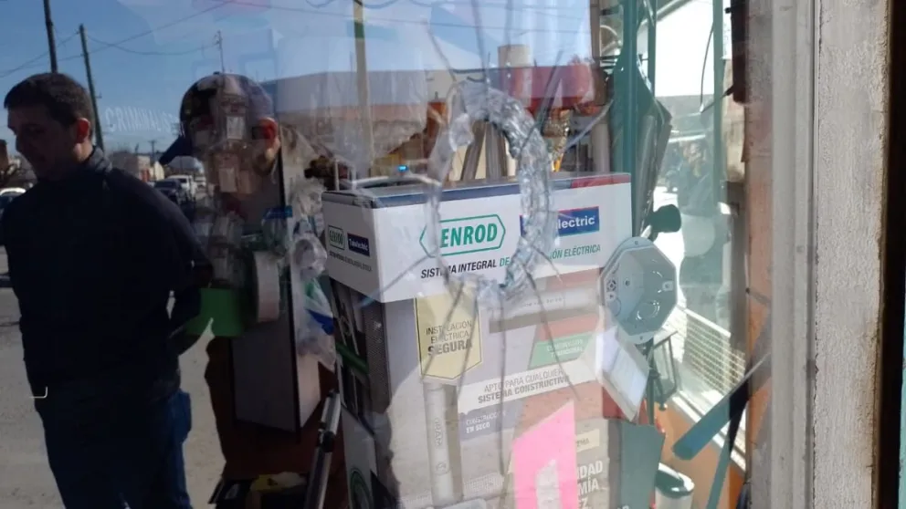 Intentaron robar en un comercio y la víctima se defendió a los tiros 