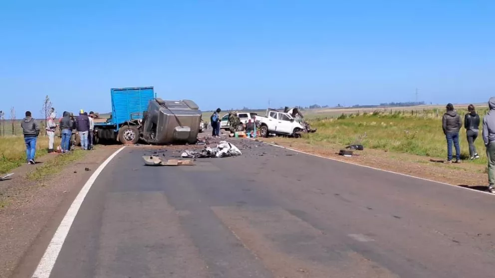 Choque frontal entre una camioneta y un camión dejó dos muertos en Santo Tomé