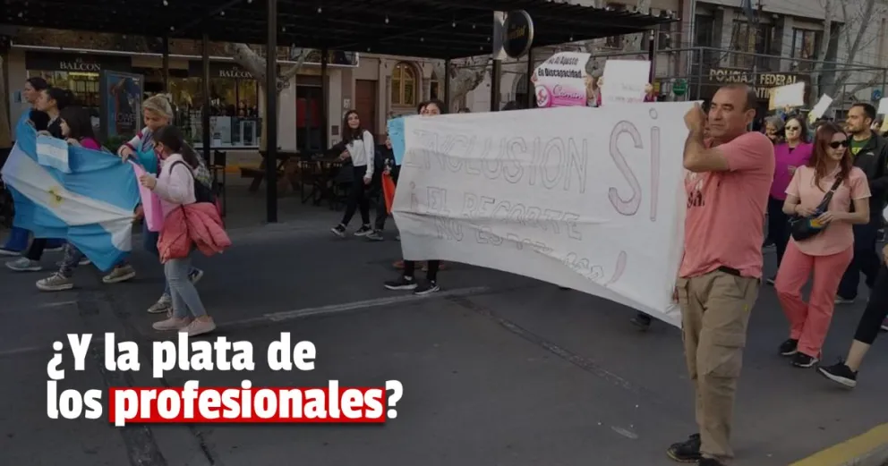 Profesionales que trabajan con personas con discapacidad marcharon en San Juan
