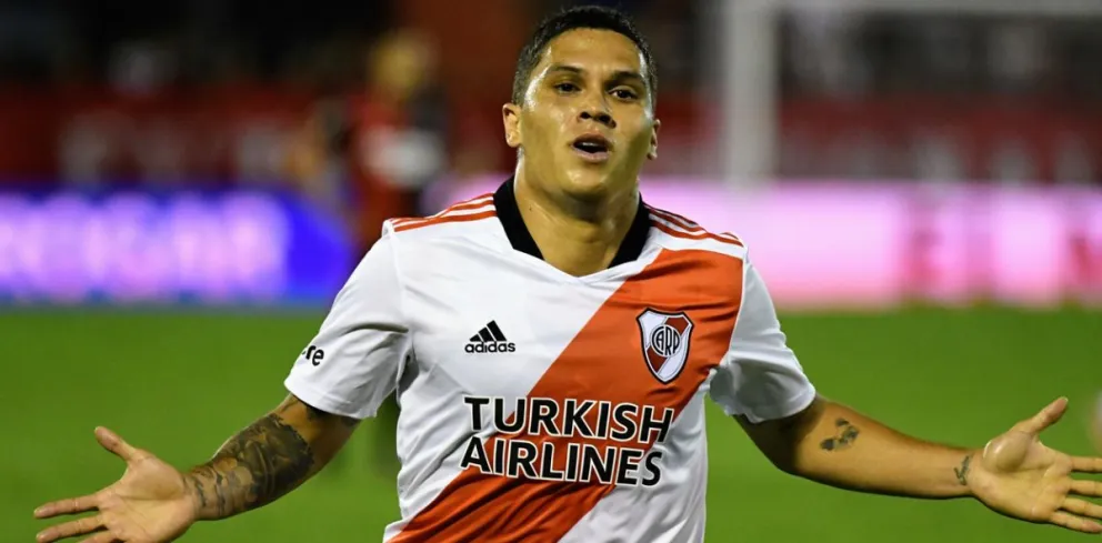 Video: la increíble reacción de Juanfer Quintero con un alcanzapelotas de Tigre