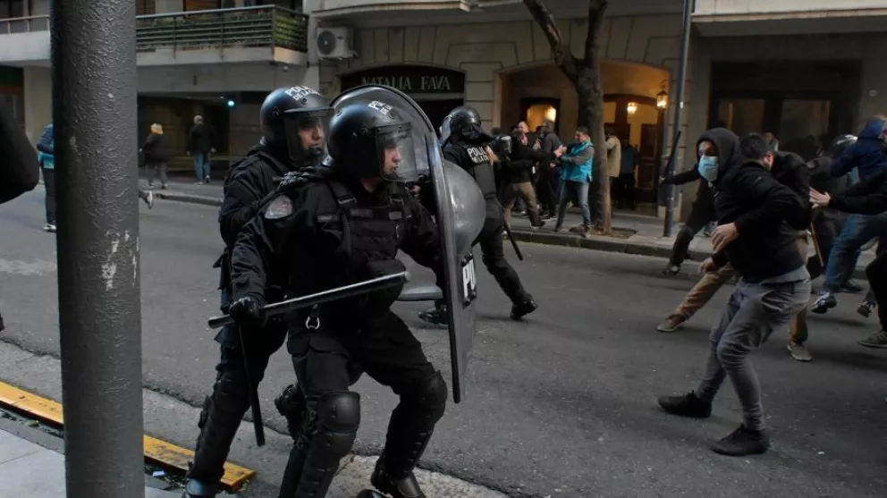 La Justicia ordenó que cese el operativo policial en la casa de Cristina Kirchner