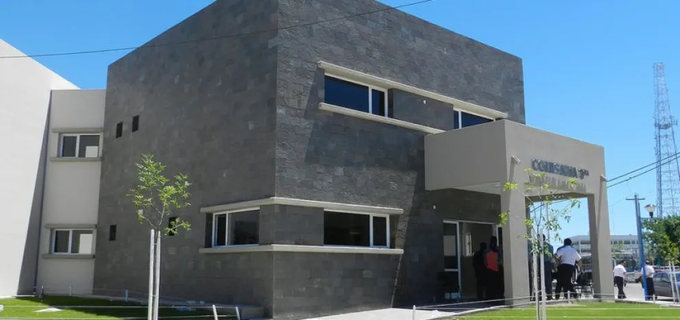 Pasó un semáforo en rojo y dejó el auto abandonado: el vehículo tenía pedido de secuestro 