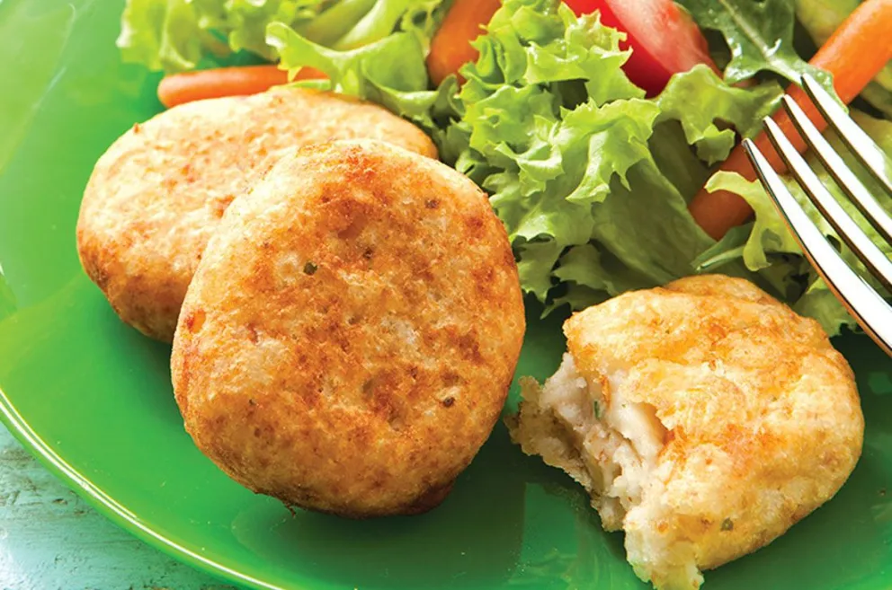 Almuerzo rápido: hacé tortitas de papa, atún y queso al horno