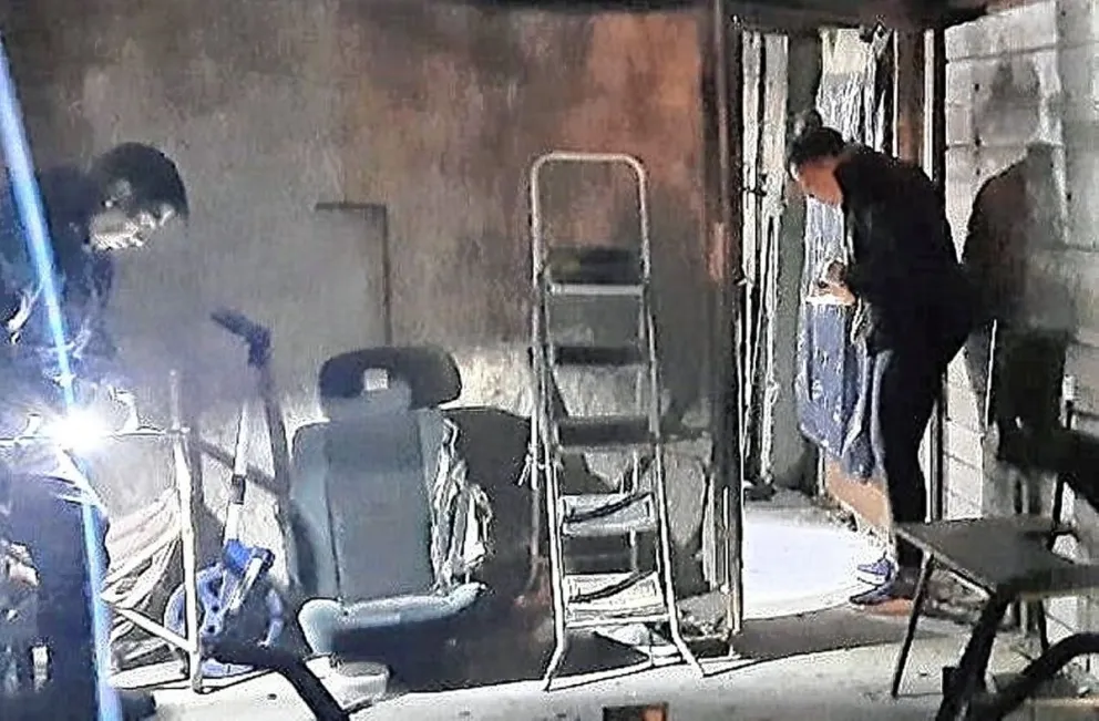 Criminal irrumpe en una modesta casa y le dispara en la cara al dueño con una escopeta